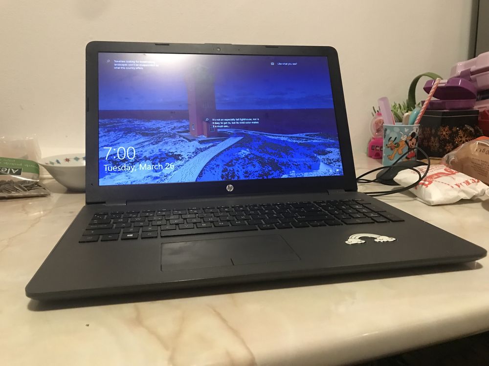 Laptop HP amd e2-9000e radeon r2 4 compute cores 2c+2g