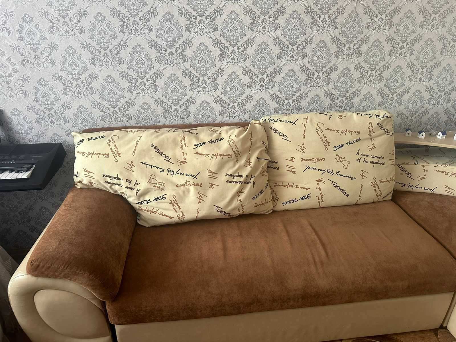 Продается угловой диван+ кресло