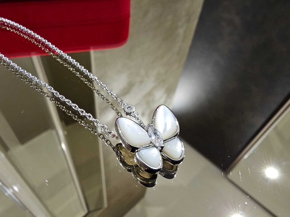 Van Cleef & Arpels VCA Silver Mother Pearl Two Butterfly Дамско Колие