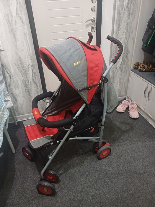 Продаётся прогулочная коляска трость