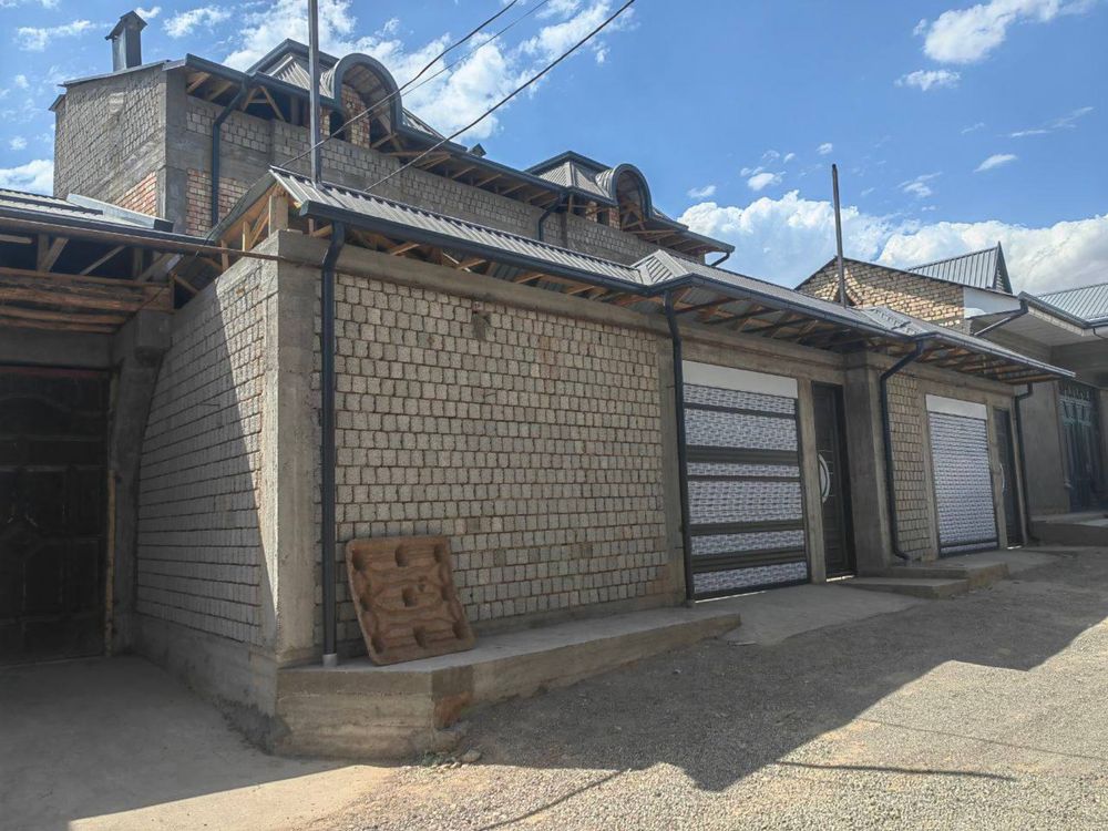 Продается коттедж Кибрайский район после поста 3 кахрамон Гулистон мах