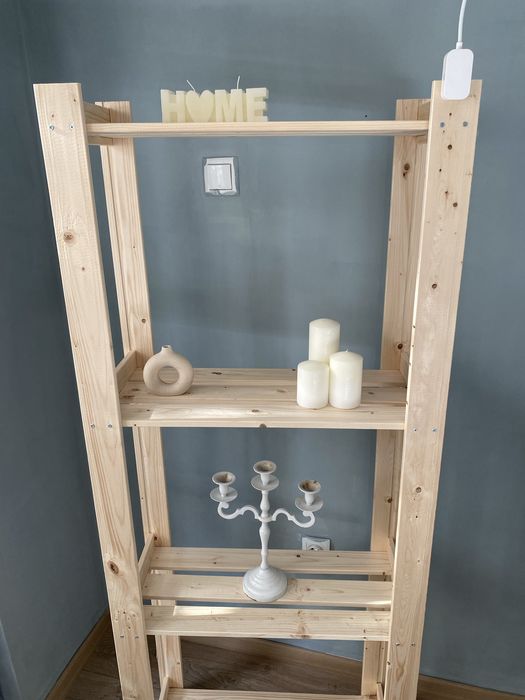 Дървена етажерка