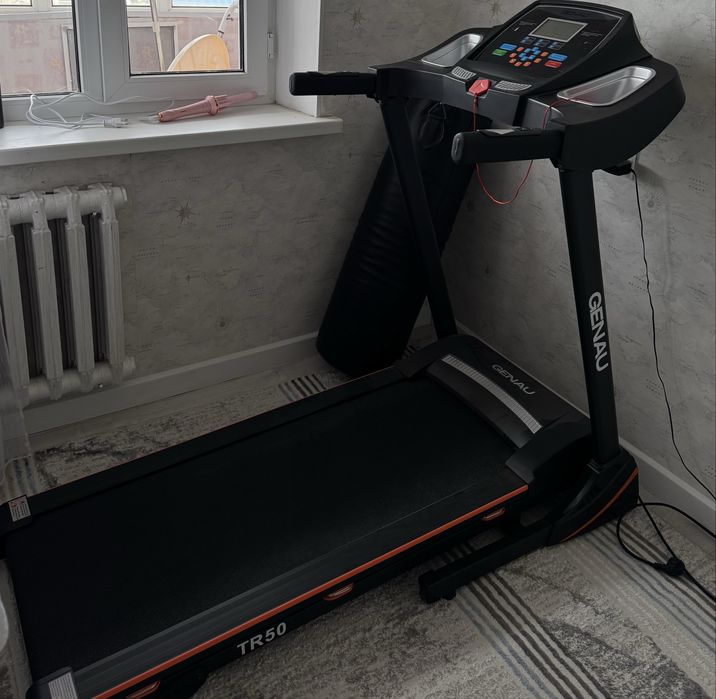 Продается беговая дорожка GENAU TR50
