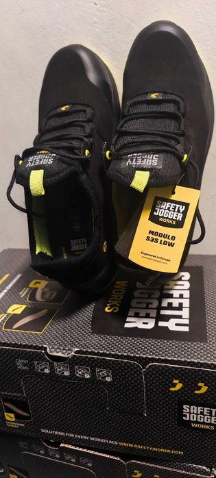 Продавам летни работни обувки Safety Gogger с най- висока защита .