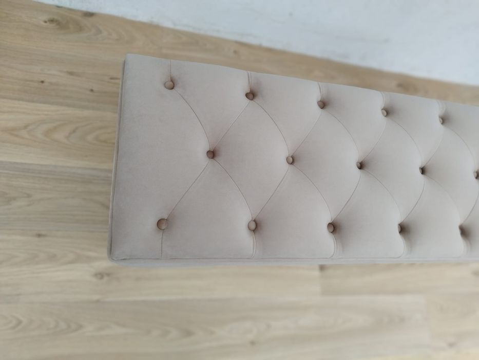 Vând bancheta tapițata catifea crem băncuță cu model chesterfield