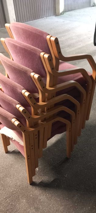 Vand 11 scaune cu cotiere foarte confortabile si stabile