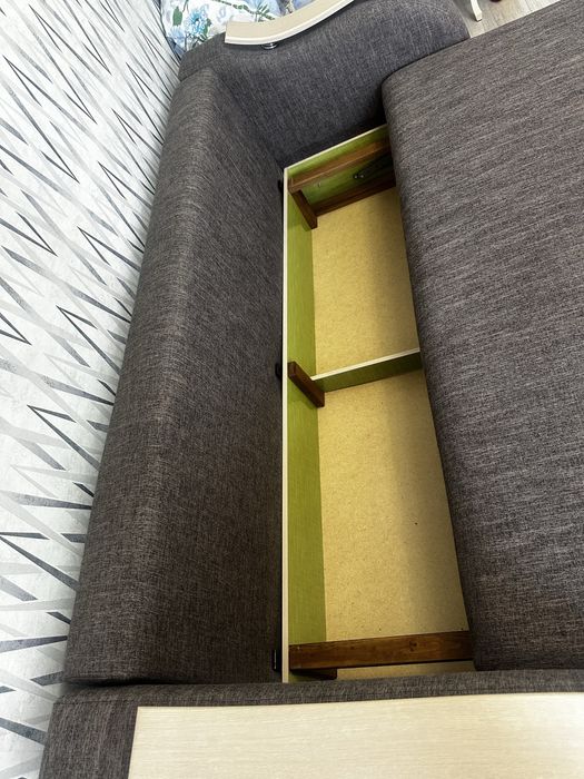 Продам диван в состоянии нового !