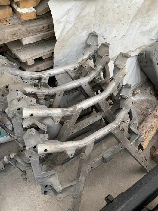 Балки Бмв и Мерседес передние и задние .