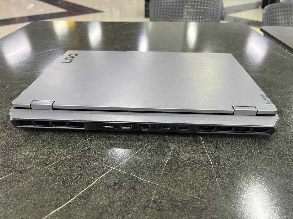 Lenovo LOQ 15IAX9