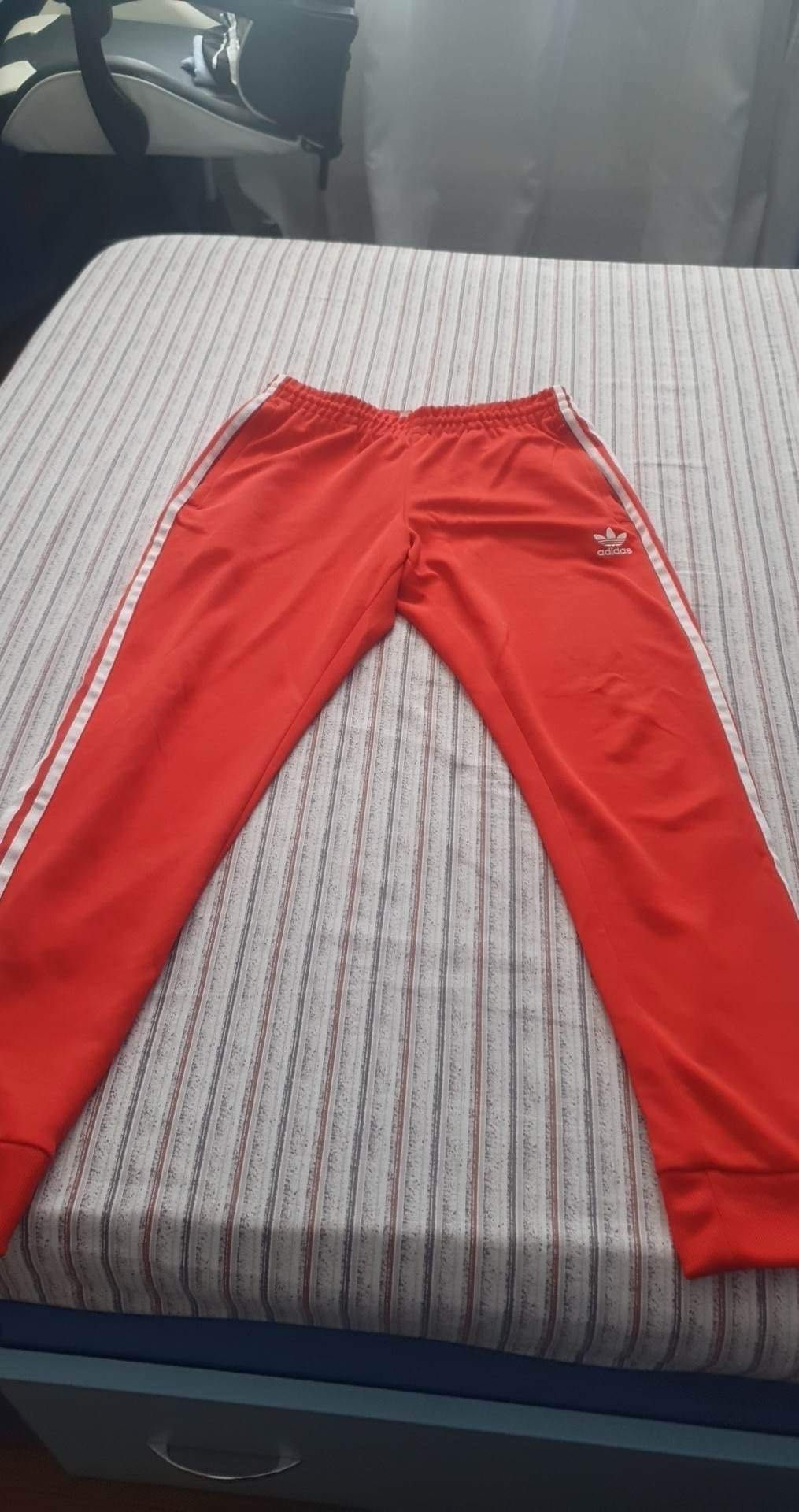 Pantaloni adidas roșii