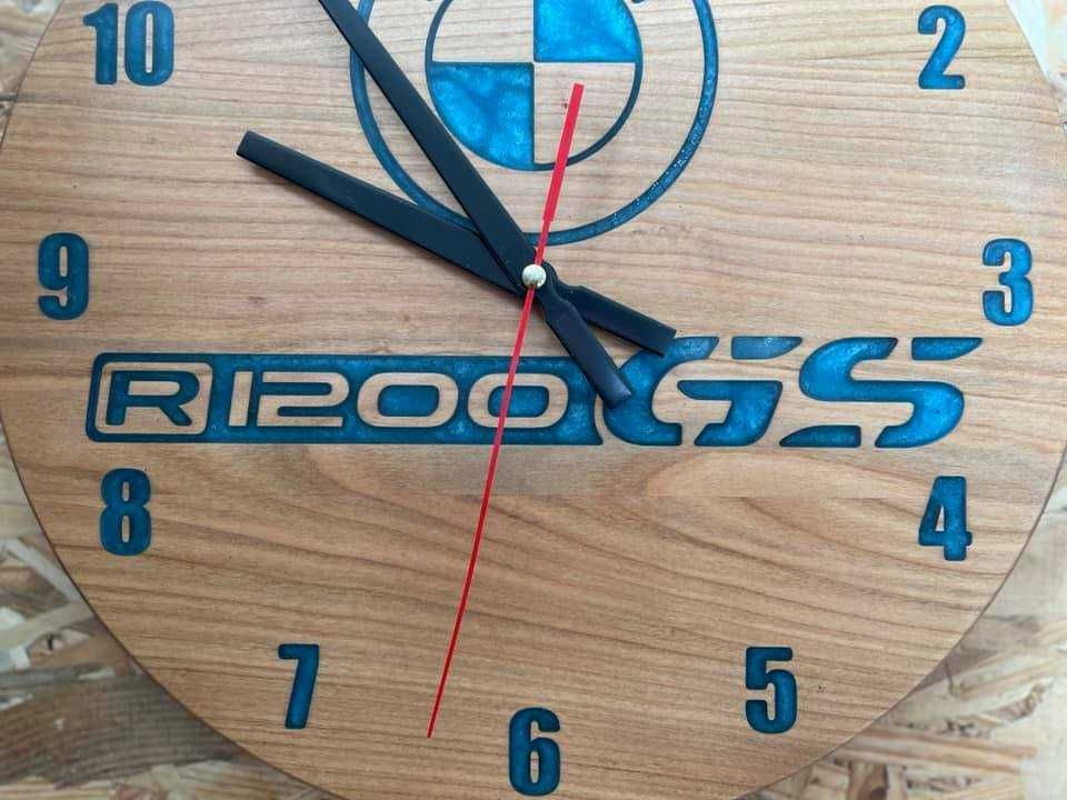 Ceas de perete din lemn cires - BMW R1200GS
