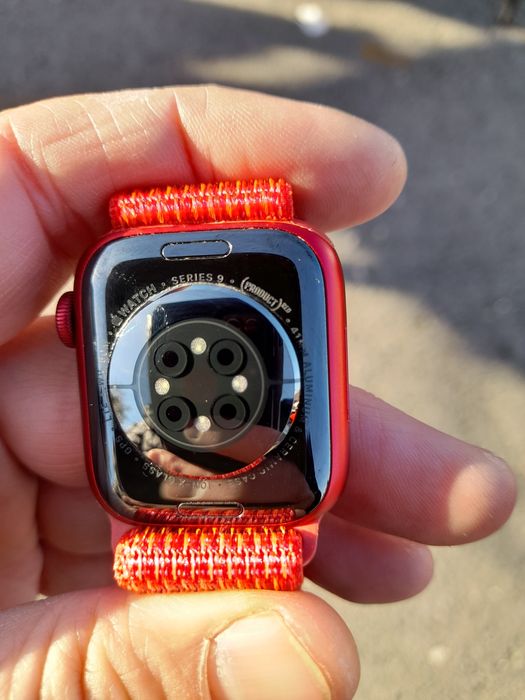 Apple Watch 9 series 41 mm.Red Product.Defect.Pentru piese.