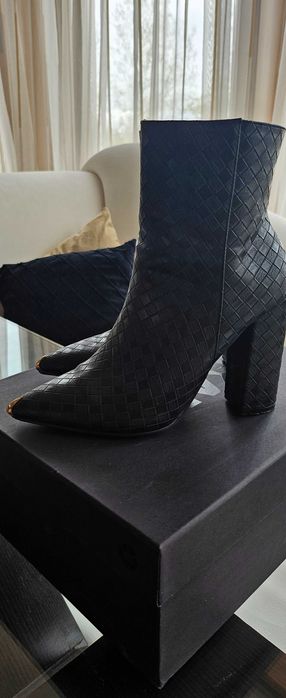 Нови боти с дебел ток