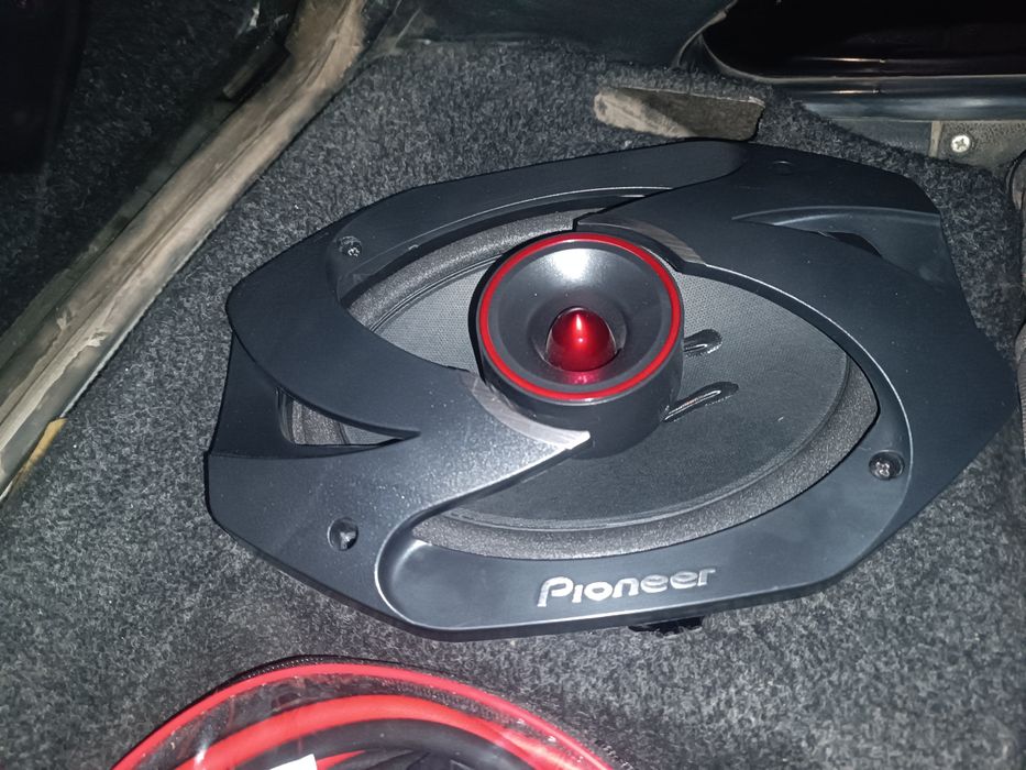 Продам автозвук комплект 2 дня пользовался