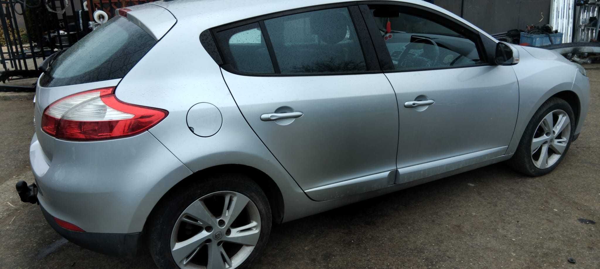 Dezmembrez Renault Megane 3 1.6 B an 2011