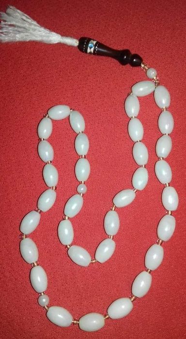 Броеница  от седеф и кехлибар