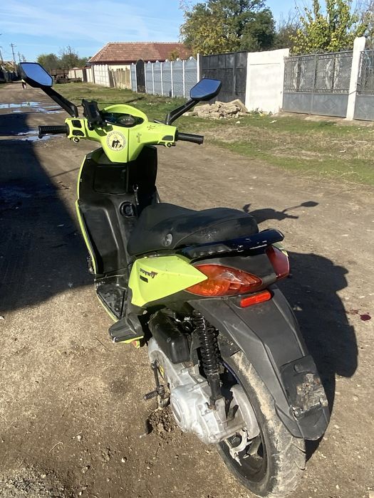 Vand scuter aprila urgent