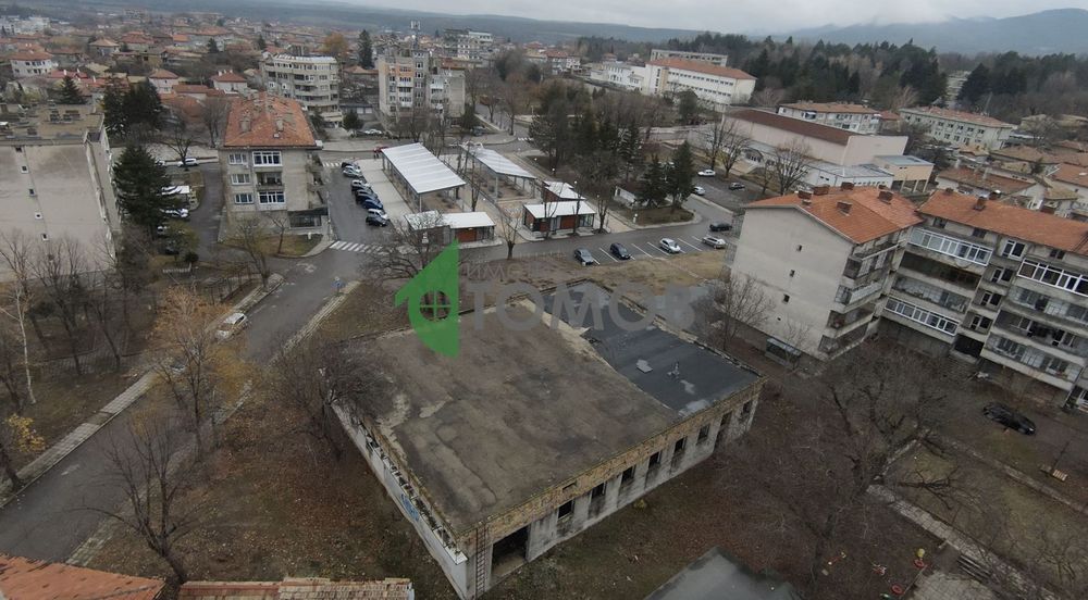 Продава се Магазин в Велики Преслав - 1100 кв.м за 128 €/кв.м - Снимка #2