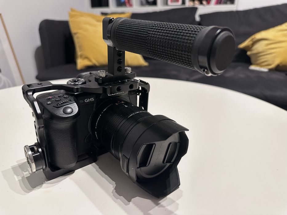 Panasonic GH5 + Lumix 12-60 + baterii + geanta Manfrotto +Smallrig