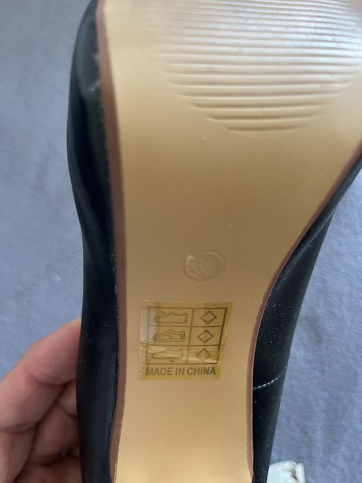 Дамски обувки черни пролет- есен