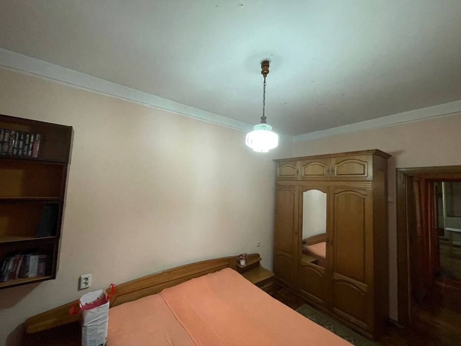 Юнусабад -8 2х комнатная квартира 2й этаж