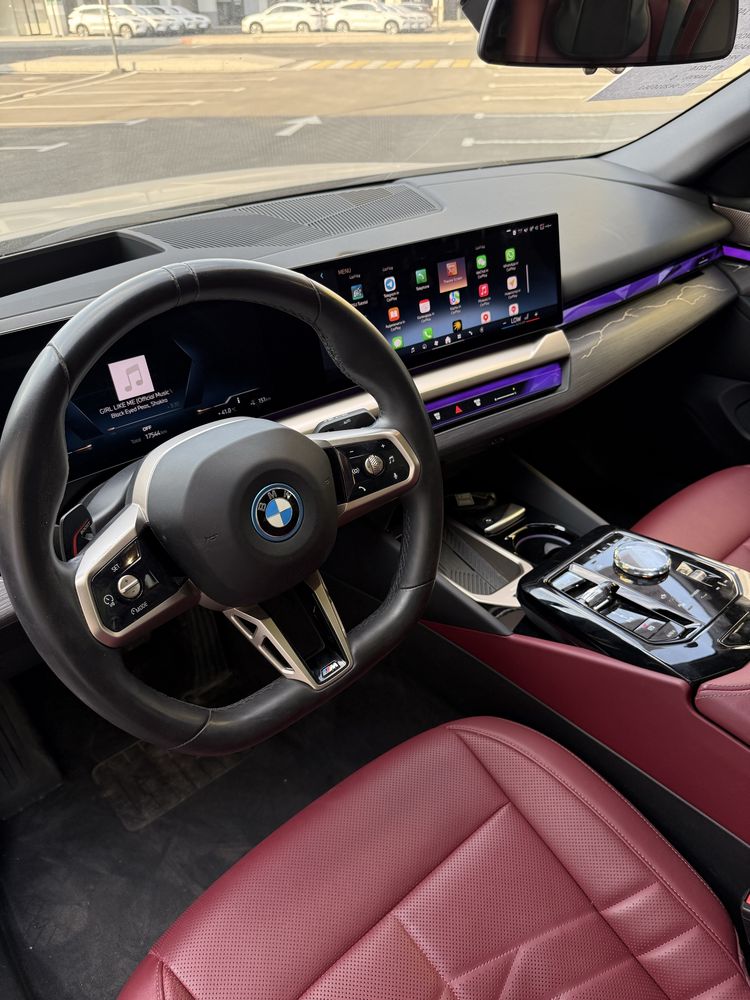 BMW i5 35L v nalichii