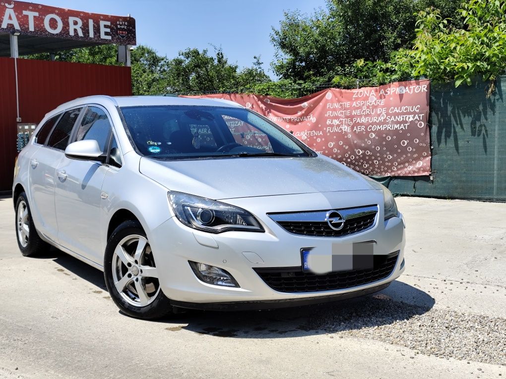 Opel Astra j 2 0 tdi 160 cp. Stare impecabila. Unic proprietar
