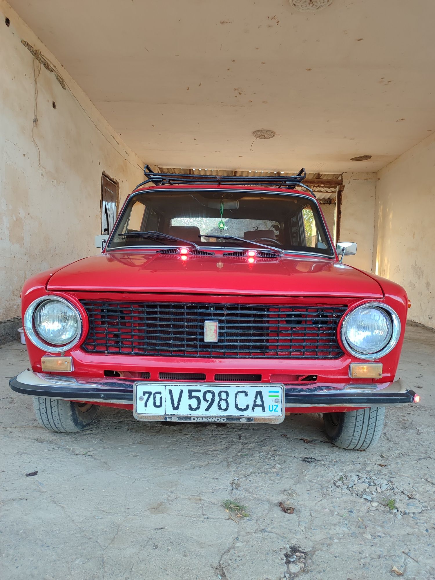 Vaz 21011 sotiladi