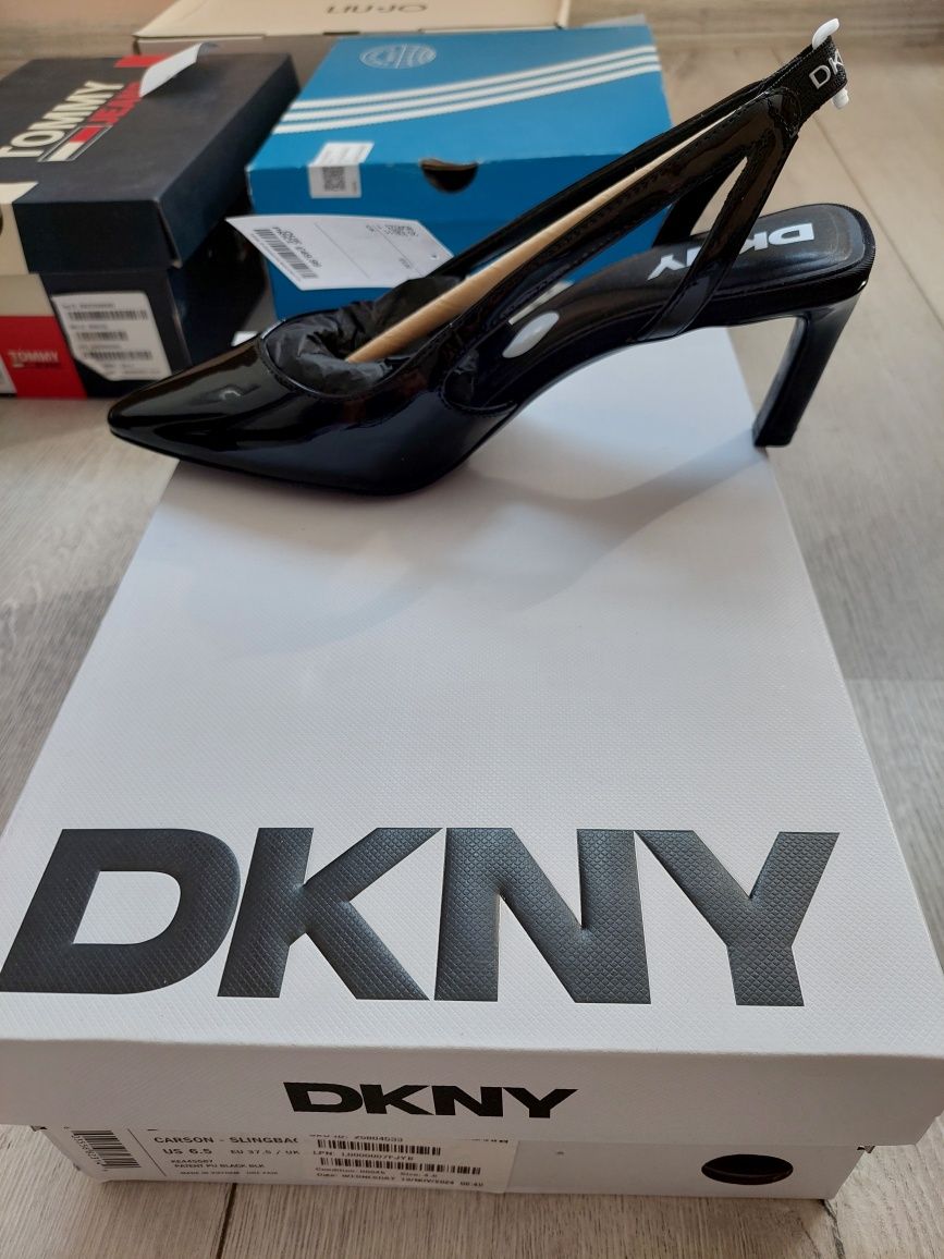 Чисто нови обувки DKNY
