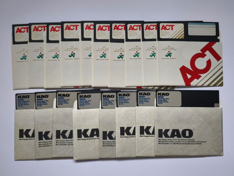 18 dischete 5,25" ACT și KAO