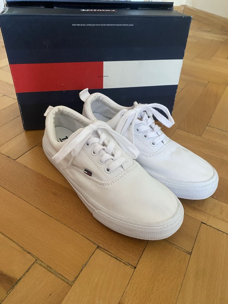 Оригинални Tommy Hilfiger Jeans обувки 39