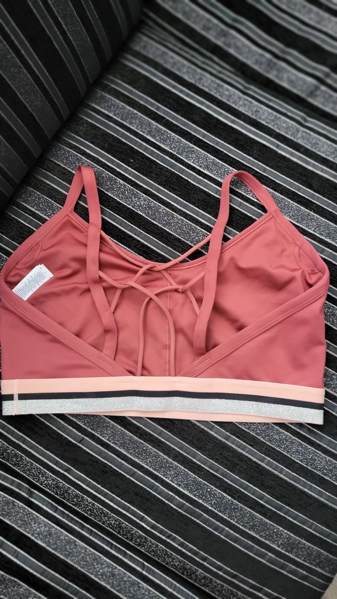 Nike спортен сутиен