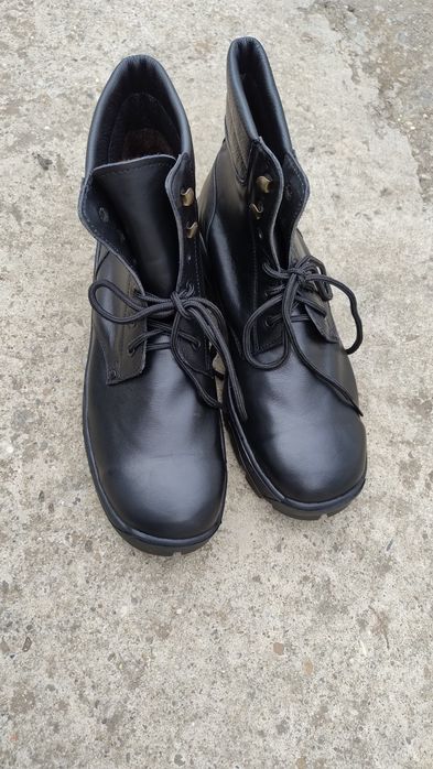 Bocanci bărbătești, noi, mărimea 46