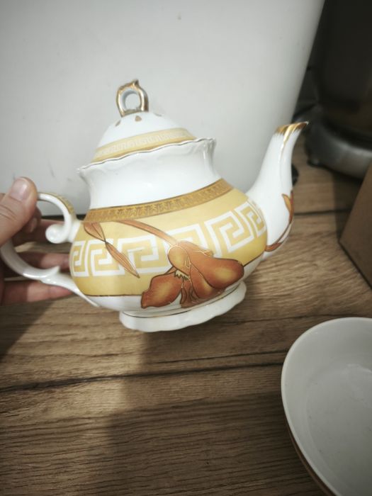 Посуда чайник, пиала , овальная посуда .