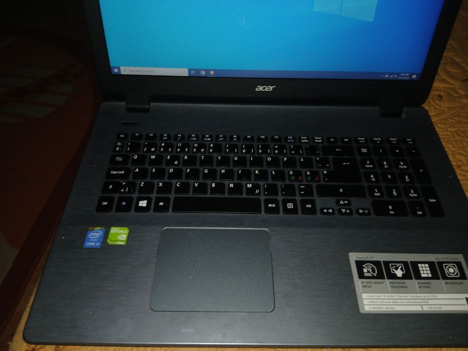 Vând Laptop Acer e 17