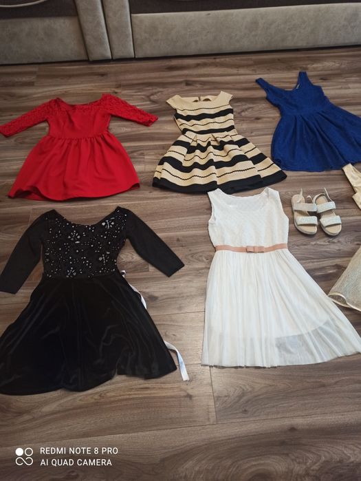 Vând lot rochii plus pantofi / schimb