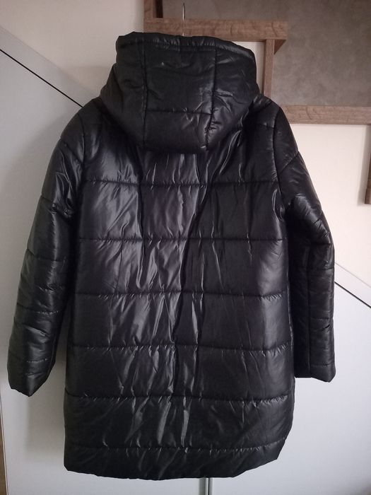 Geacă cu fermoar și glugă