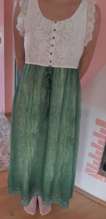 Rochii cu flori și dantelă