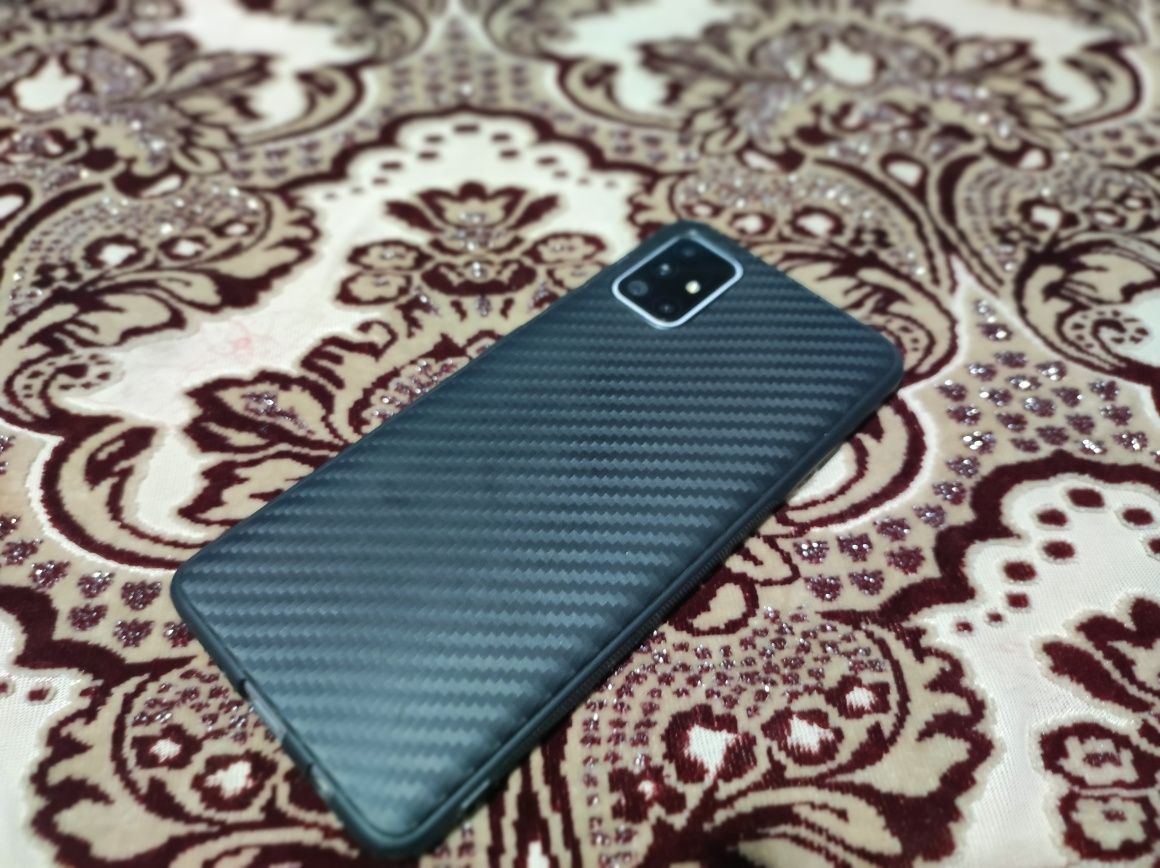 Samsung a30 va Samsung a51 edial holatda