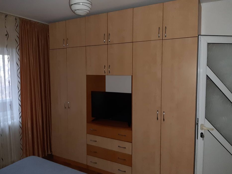 Vând apartament 3camere complet mobilat