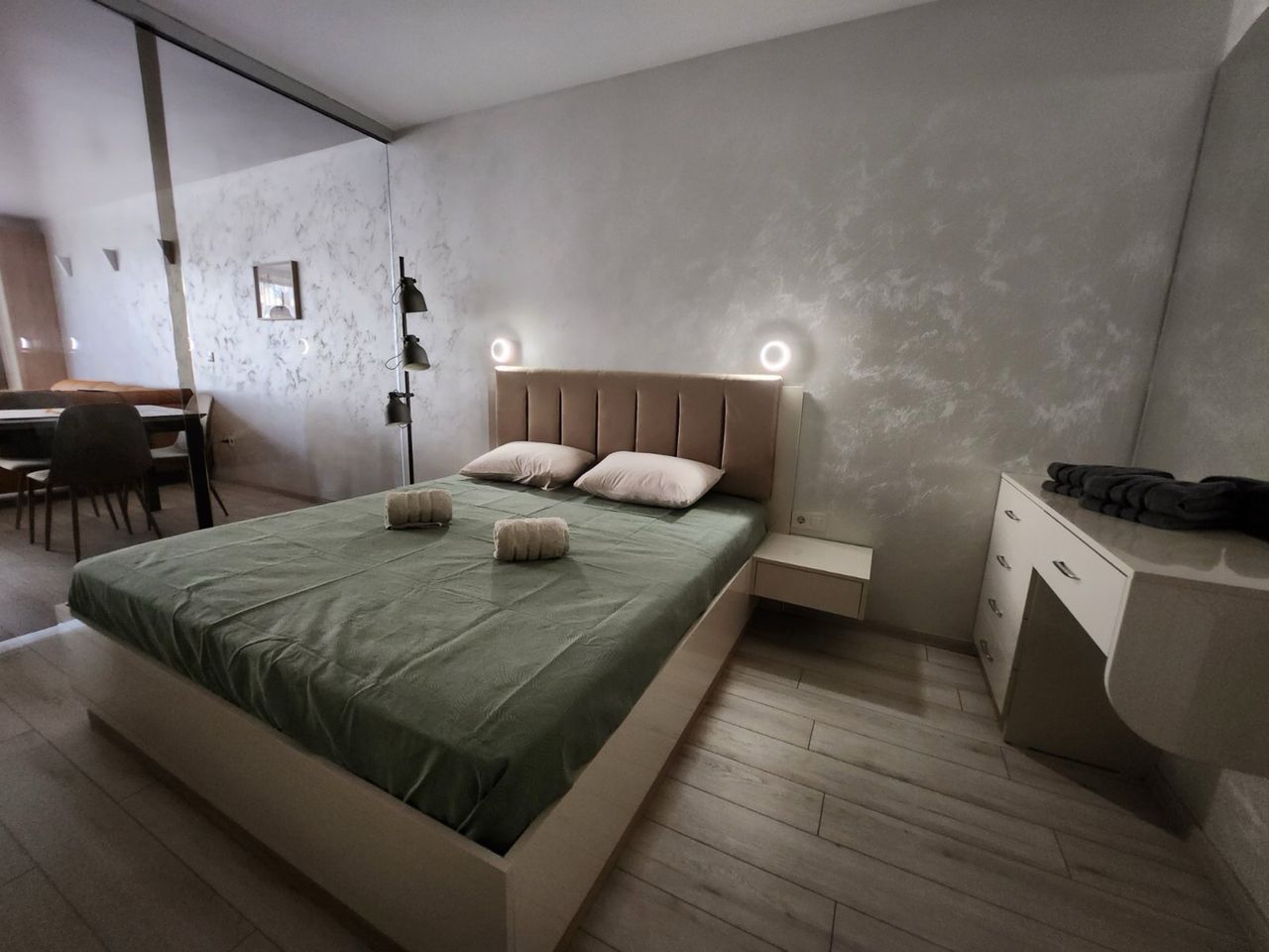 Дава се под наем Тристаен апартамент в Варна, Бриз - 93 кв.м за 2000 € - Снимка #6