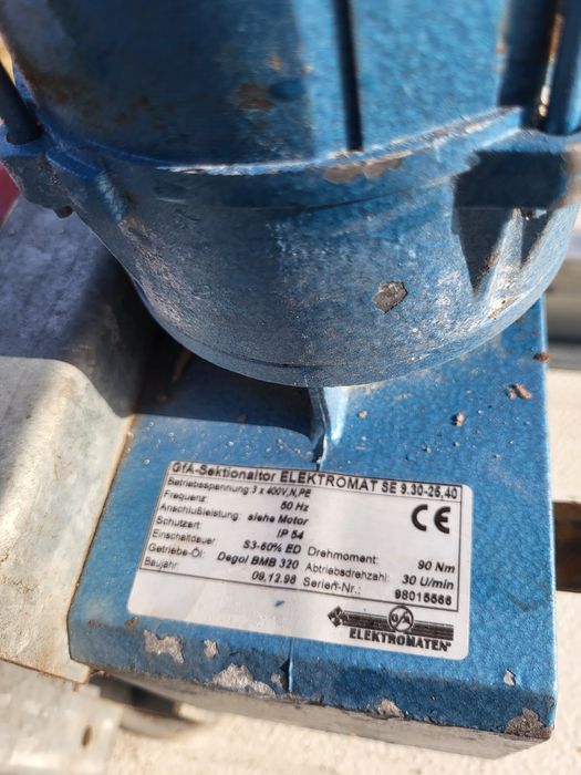 Usa industrială secționala