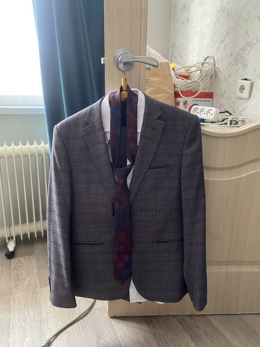 Продам кастюм  .