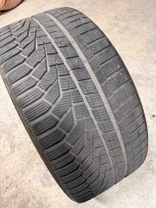 Vând 2 Anvelope de iarna Hankook 295 35 23 Winter I cept Evo2 SUV 108W