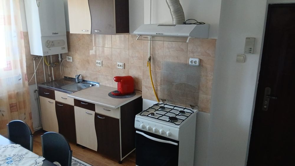 Persoană fizică închiriez apartament cu doua camere ,in deva
