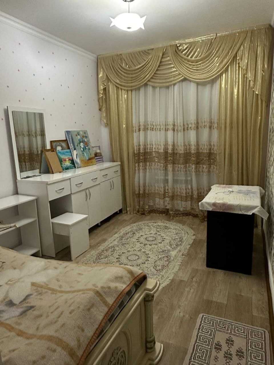 Продаётся 
4 комнатная квартира с гаражом в месте . 95 кв м.