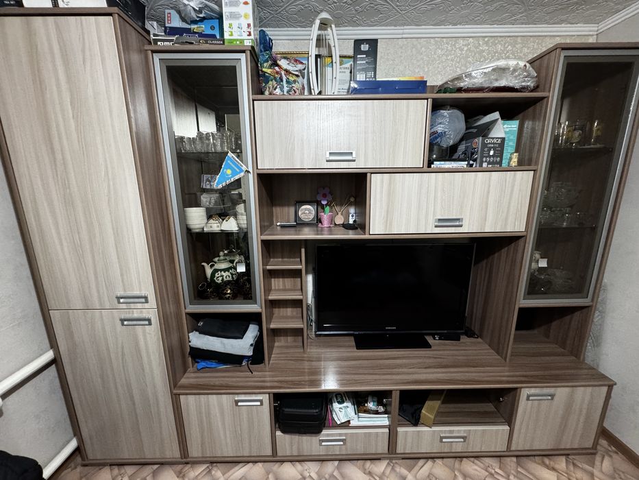 Продам горку для гостиной