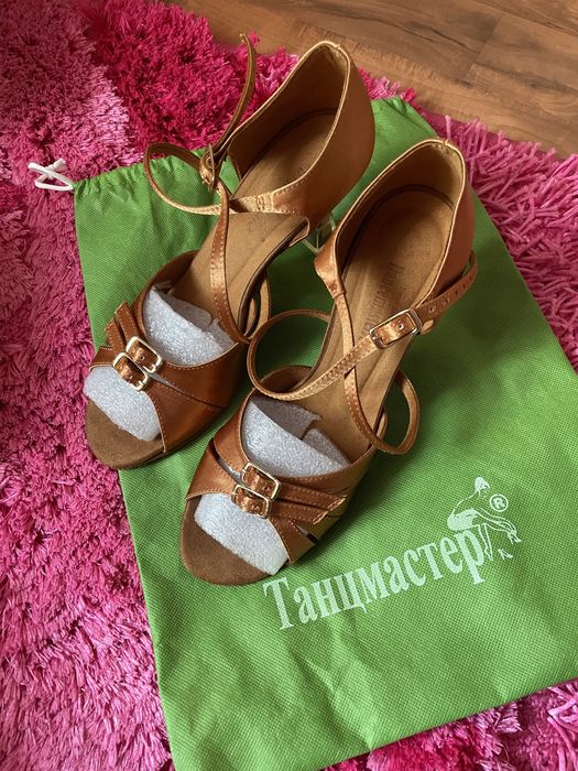 Продам профессиональные туфли для бальных танцев