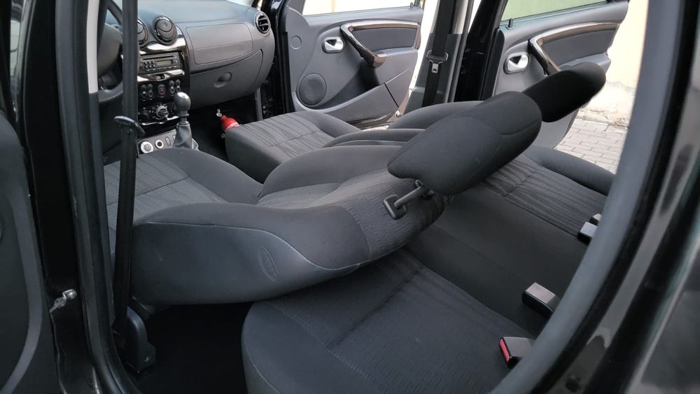 Vând Dacia Duster 4x4 motor 1,5 diesel euro 5 imepcabilă recent adusă