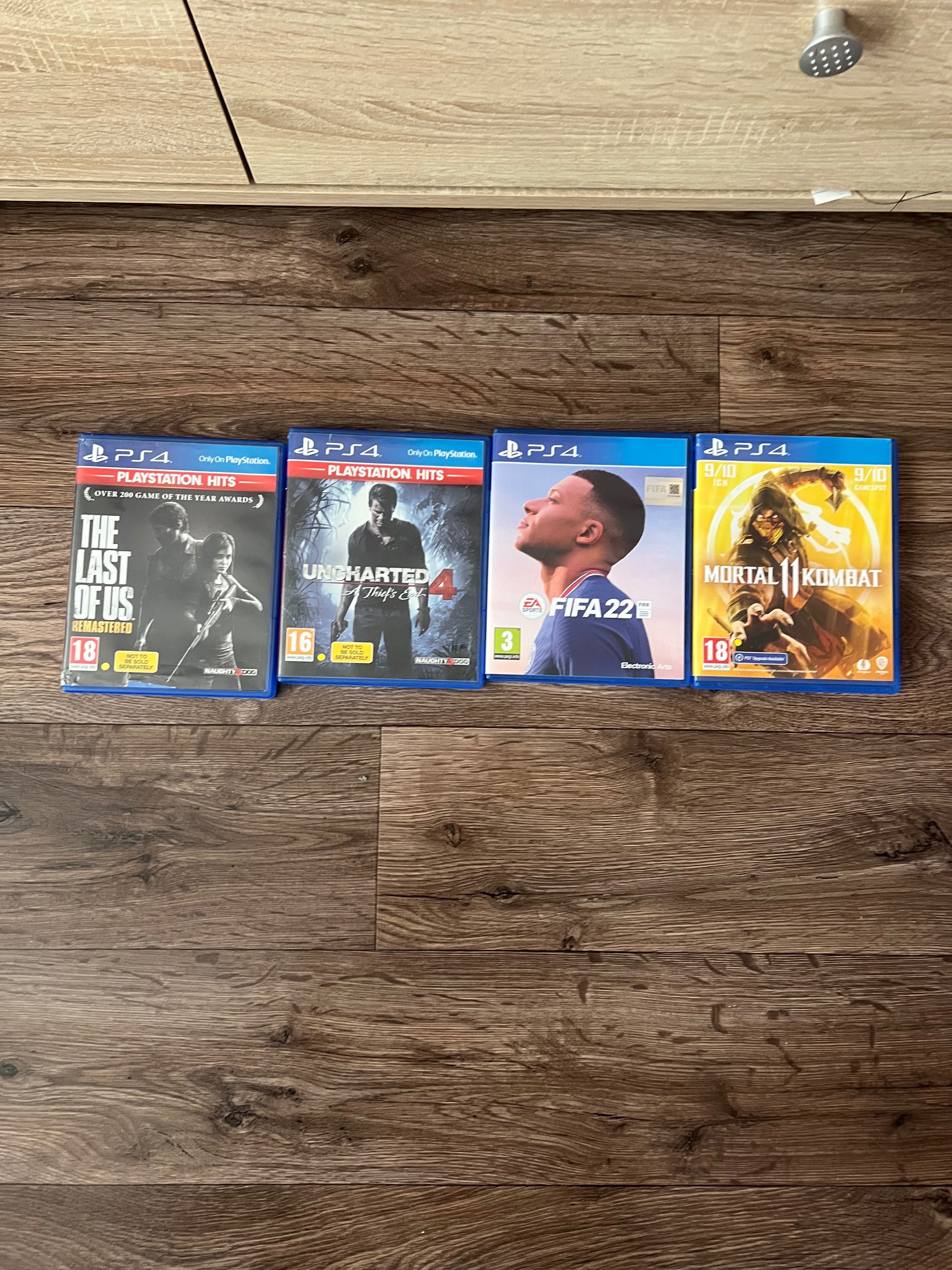 PlayStation 5 (disk version) 2 джойстика, 4 игри има и кутия